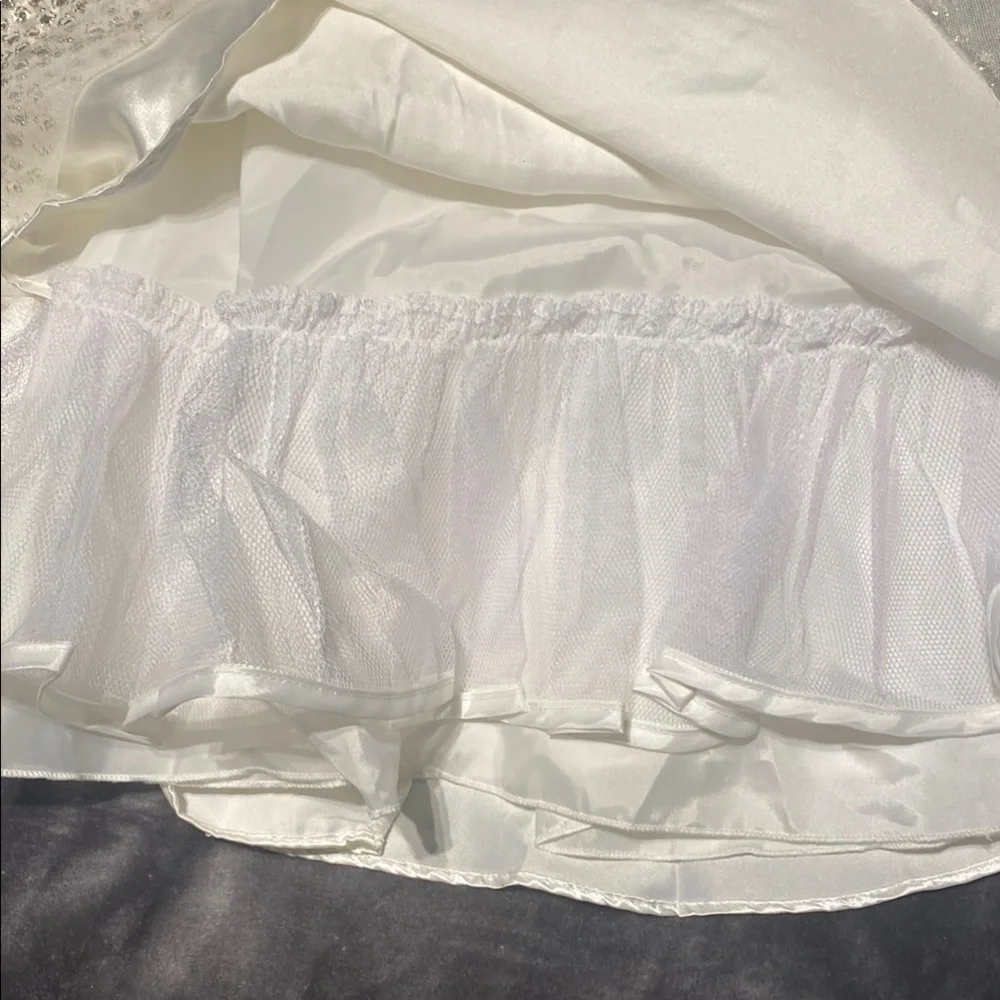 Jona Michelle, Elegant Ivory dress with Gold Bow.
